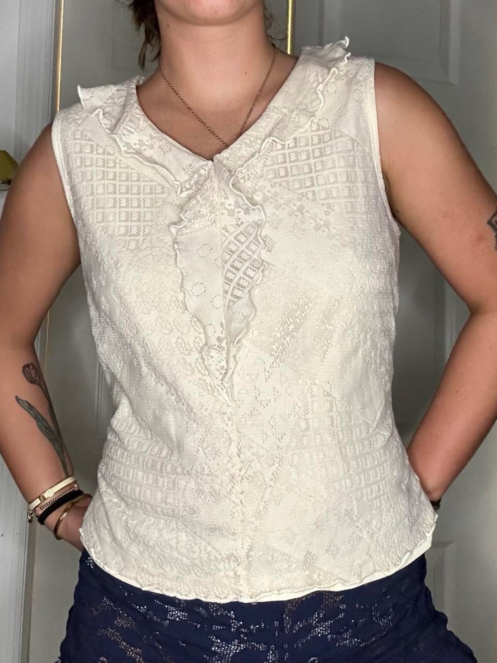 Vintage 90s Women's Cream Lace Ruffle Sleeveless Top